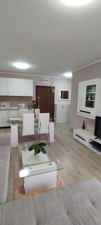 Luxury And Stylish Apartmen, Metro Station Obelya โซเฟีย ภายนอก รูปภาพ
